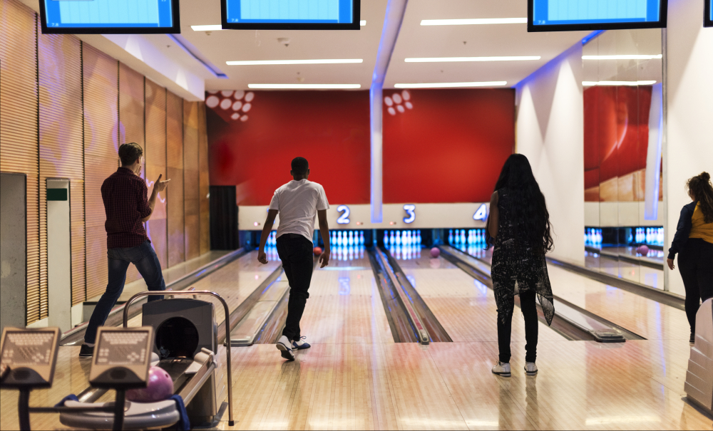 friends-bowling-alley-together